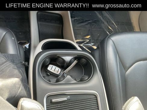 Used 2024 Chrysler Pacifica Touring-L FWD image 22