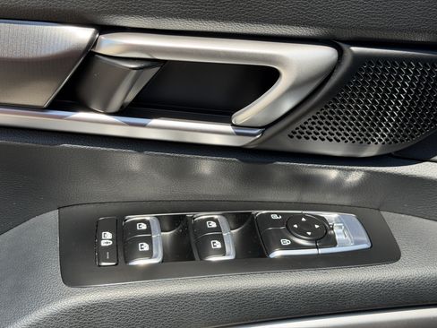 Certified 2025 Kia Telluride S FWD image 20