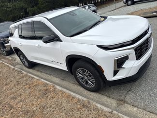 Certified 2025 Chevrolet Traverse LT w/ Driver Confidence Package video 2