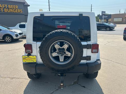 Used 2014 Jeep Wrangler Unlimited Rubicon w/ Connectivity Group AWD/4WD image 4