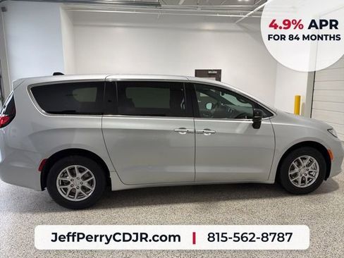 New 2026 Chrysler Pacifica Select FWD image 26