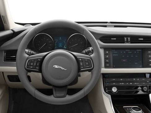 Used 2016 Jaguar XF Prestige RWD image 63