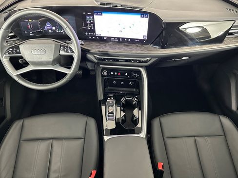 Used 2025 Audi Q5 Premium w/ Convenience Package image 12