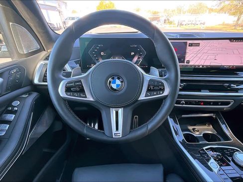 Used 2025 BMW X7 M60i image 6