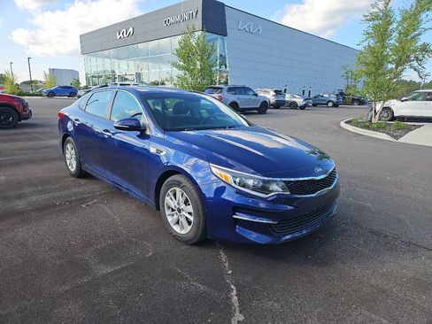 Used 2017 Kia Optima LX FWD image 9