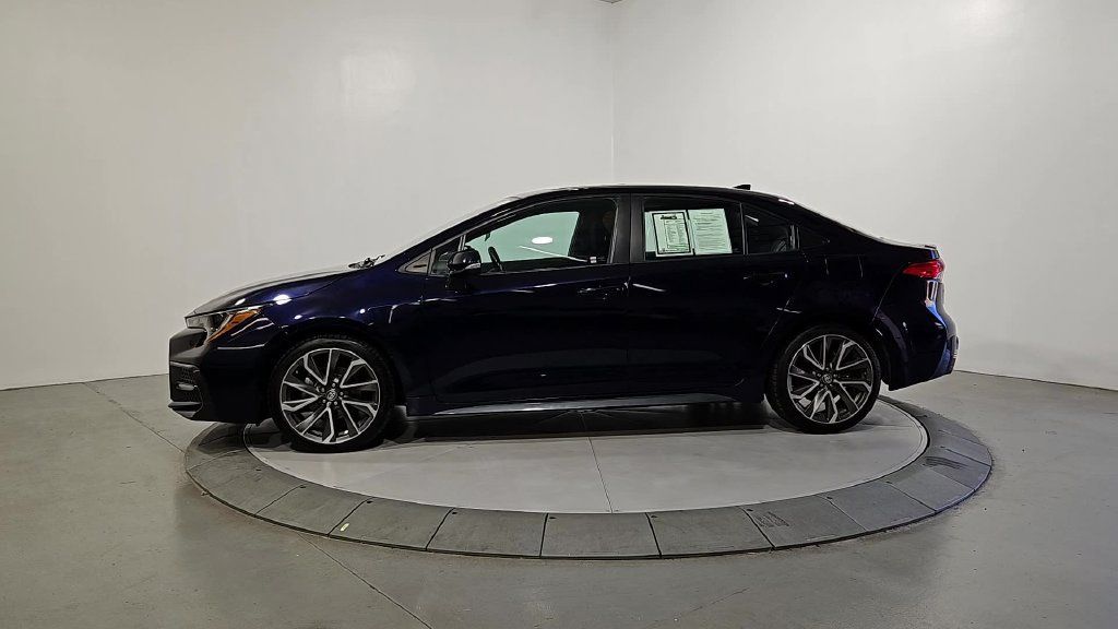 Used 2021 Toyota Corolla SE w/ SE Premium Package FWD image 2