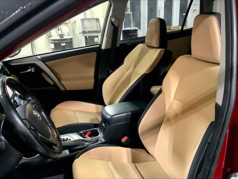 Used 2018 Toyota RAV4 XLE image 7