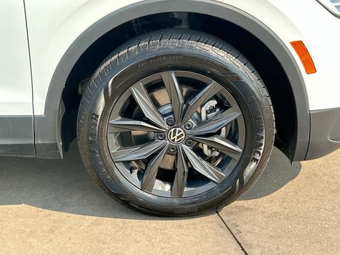Used 2024 Volkswagen Tiguan SE image 10