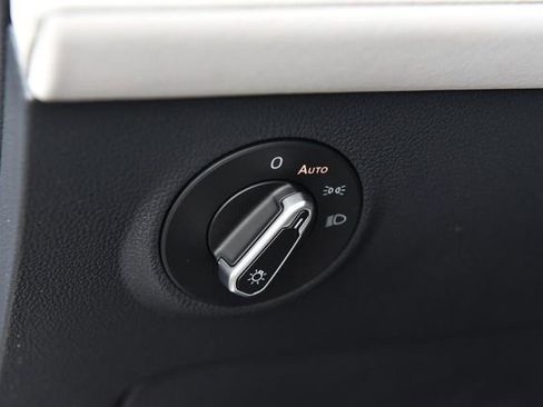 New 2026 Volkswagen Taos SE image 10