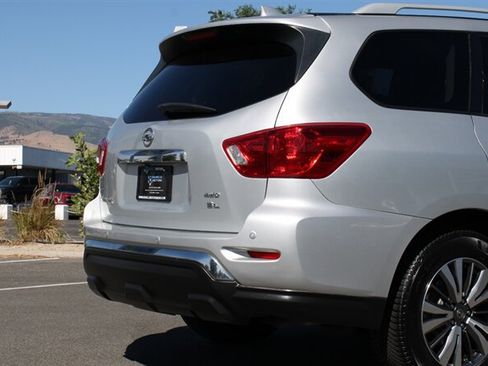 Used 2020 Nissan Pathfinder SL AWD/4WD image 10