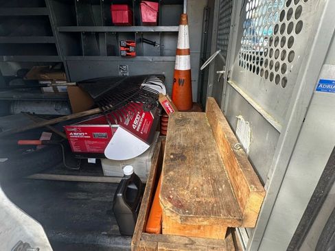 Used 2006 Chevrolet Express 2500 image 9