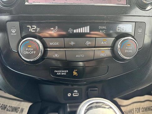 Used 2019 Nissan Rogue SV w/ Premium Package image 23