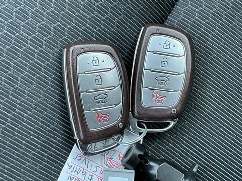 Used 2017 Hyundai Elantra Value Edition FWD image 20