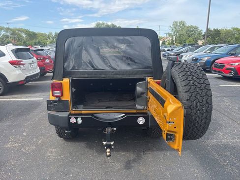 Used 2014 Jeep Wrangler Unlimited Sahara AWD/4WD image 7
