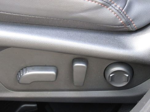 Used 2025 Subaru Forester Touring AWD/4WD image 12