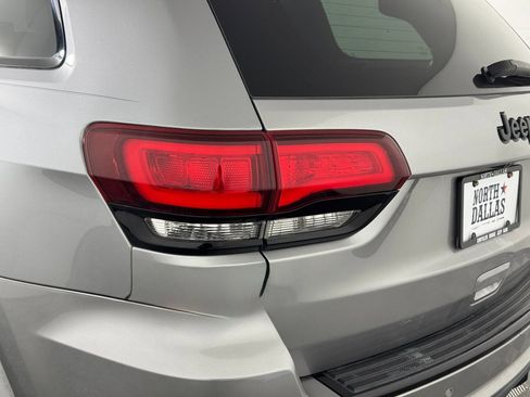 Used 2017 Jeep Grand Cherokee Altitude image 11