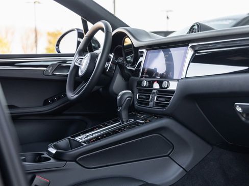 New 2026 Porsche Macan image 46