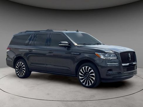 Used 2023 Lincoln Navigator L Black Label AWD/4WD image 3