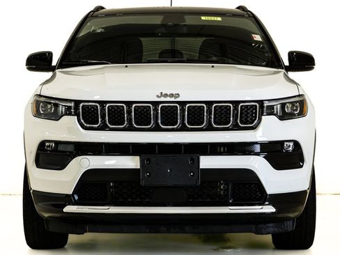 Used 2023 Jeep Compass Limited w/ Elite Group AWD/4WD image 2