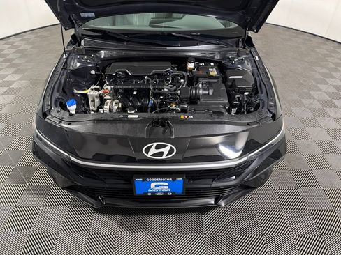Used 2024 Hyundai Elantra SEL FWD image 25