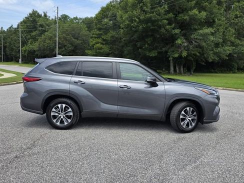 Used 2023 Toyota Highlander XLE FWD image 40