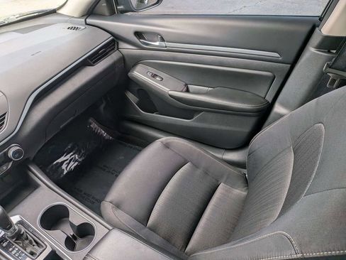Used 2022 Nissan Altima 2.5 SV FWD image 16