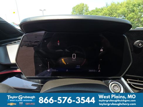 Used 2025 Chevrolet Trax RS FWD image 16