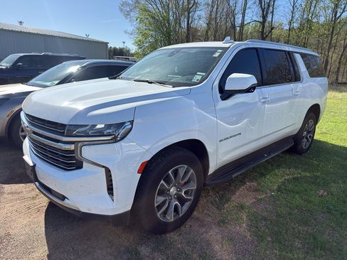 Used 2022 Chevrolet Suburban LT w/ Luxury Package image 1