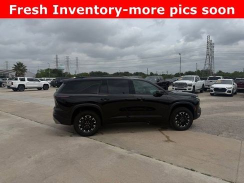 Used 2025 Chevrolet Traverse Z71 w/ Driver Confidence Package AWD/4WD image 3