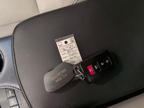 Used 2015 Toyota Avalon Limited image 25