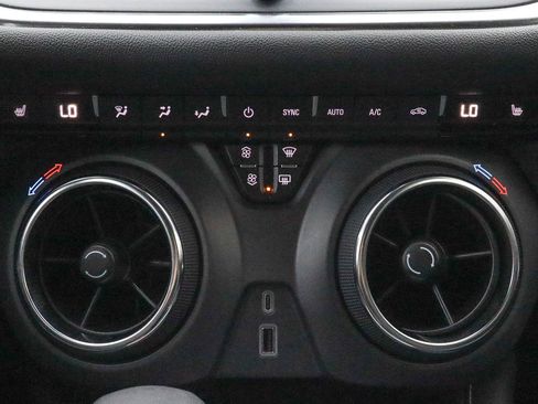 Used 2025 Chevrolet Blazer LT FWD image 20