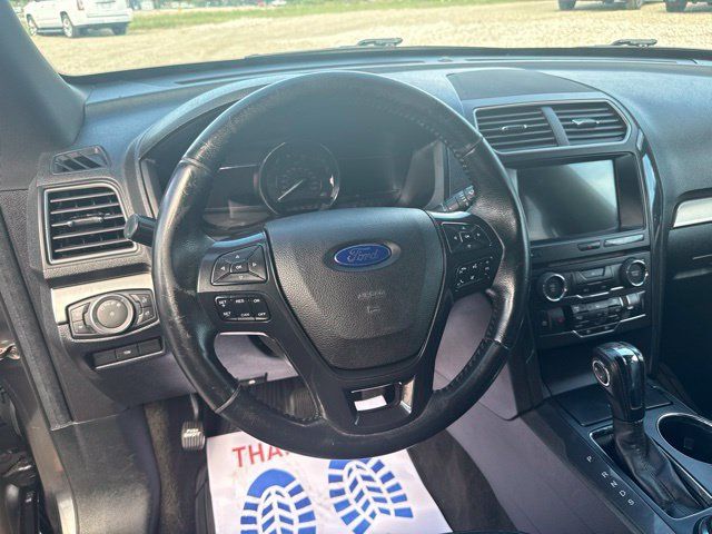 Used 2018 Ford Explorer XLT w/ Equipment Group 202A AWD/4WD image 28