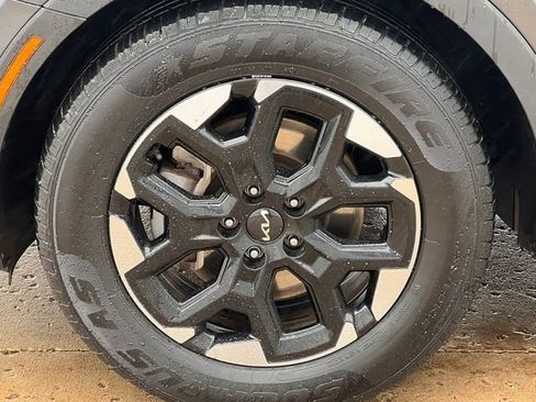 Used 2024 Kia Sorento S image 8