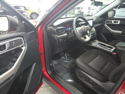 Used 2024 Ford Explorer XLT AWD/4WD image 13