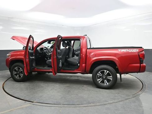 Used 2018 Toyota Tacoma TRD Sport w/ Technology Package image 44