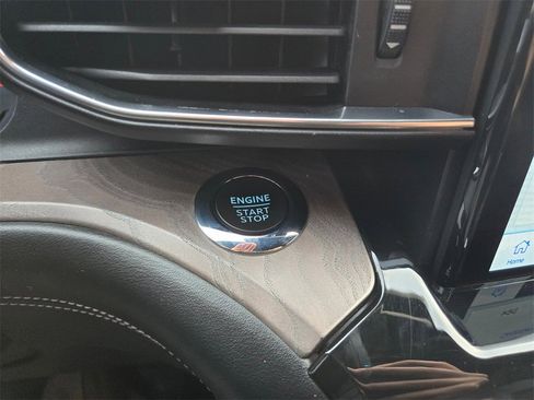 Used 2022 Ford Explorer Platinum w/ Technology Package image 19