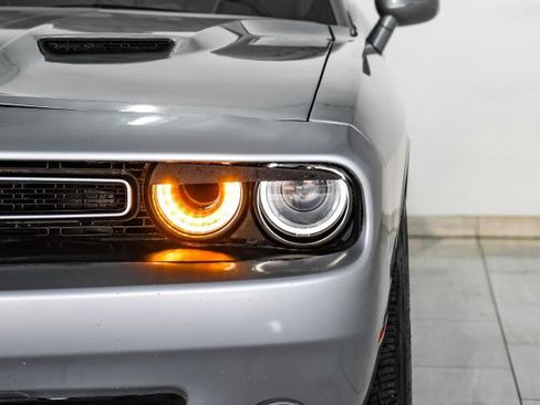 Used 2015 Dodge Challenger SXT image 37