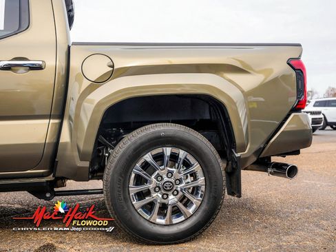 Used 2025 Toyota Tacoma Limited image 5