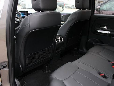 Used 2023 Mercedes-Benz GLB 250 4MATIC image 33