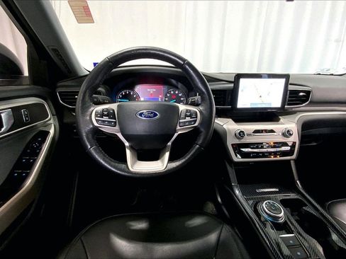 Used 2022 Ford Explorer XLT w/ Equipment Group 202A RWD image 14