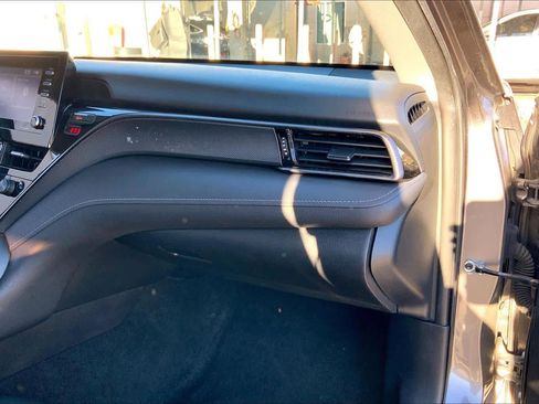 Used 2022 Toyota Camry SE image 17