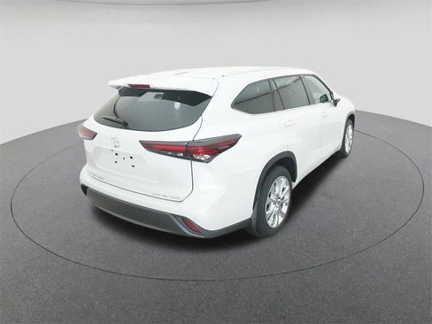 New 2026 Toyota Highlander Limited image 8