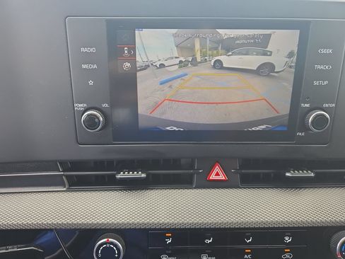 Used 2025 Kia Sportage LX FWD image 18