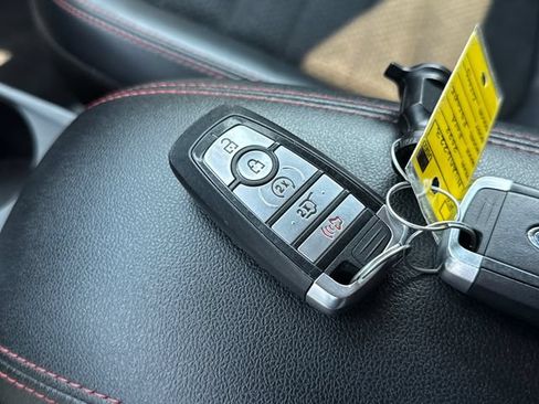 Used 2022 Ford Escape SEL w/ SEL Stealth AWD Package image 12