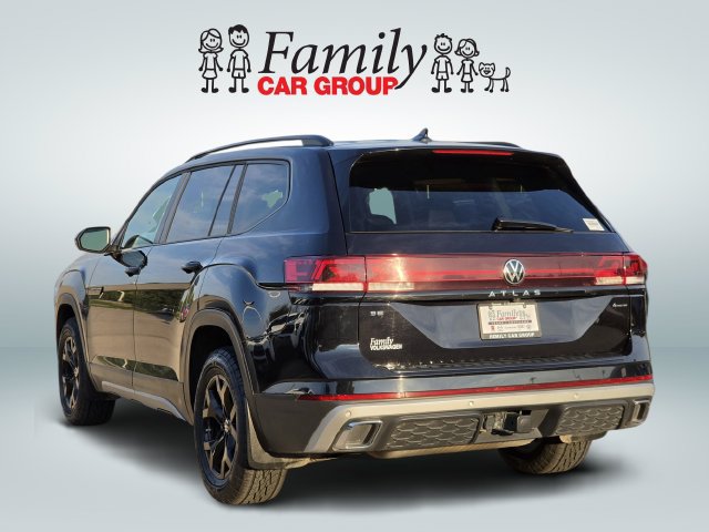 Used 2024 Volkswagen Atlas Peak Edition SE AWD/4WD image 3