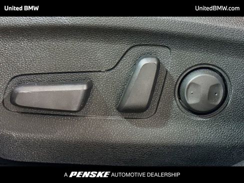 Used 2022 Kia Niro EX image 4