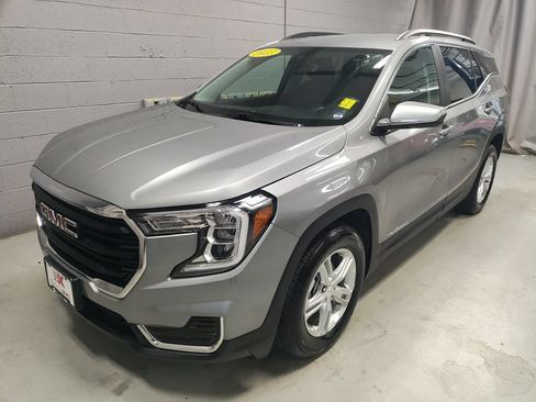 Used 2023 GMC Terrain SLE w/ Driver Convenience Package FWD image 17