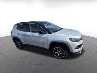 Used 2025 Jeep Compass Limited video 2