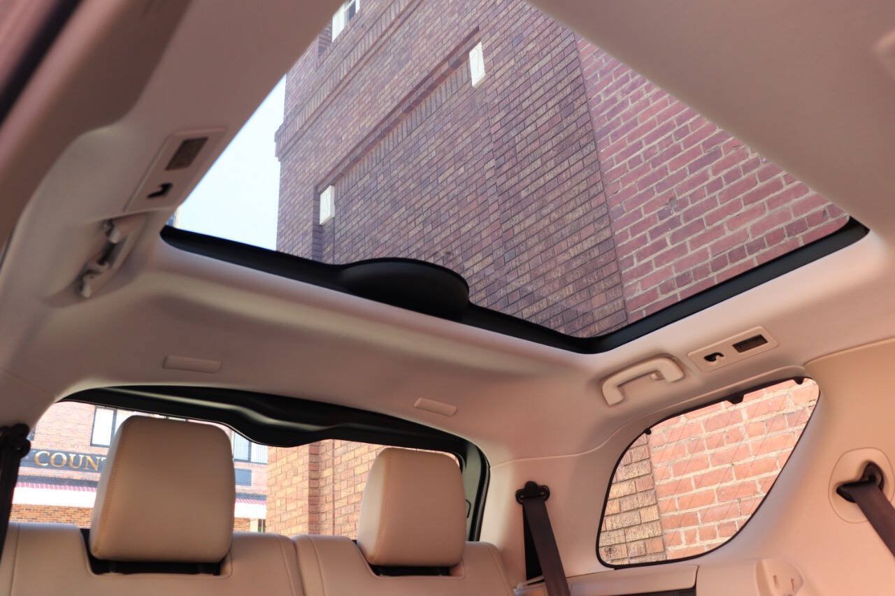 Used 2018 Land Rover Discovery HSE AWD/4WD image 61