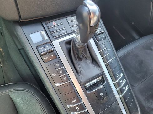Used 2018 Porsche Macan image 8